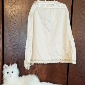 Mel-Lin cream/beige half slip